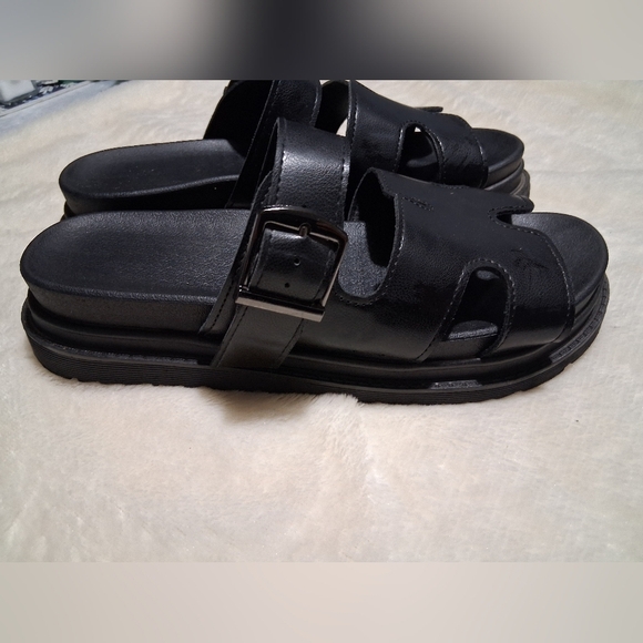 Black Chunky Leather Sandals with Platform Sole - Picture 5 of 9